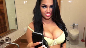 klaudia kelly z tłustym dupskiem ujeżdża faceta