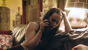 fajnie ściska swoje sterczące sutki