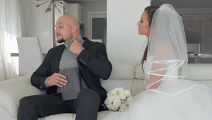 jej tyłek zachęca na ostry anal