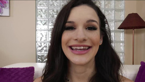 zboczona blondyna szuka wrażeń po zmroku