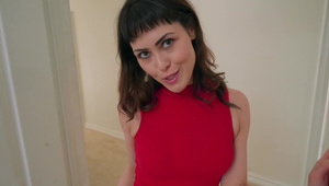 wsuwa w szparkę laski swą wielką pałkę