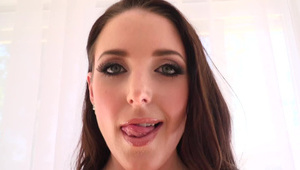 niezła babeczka lubi fajnie lizać jajeczka