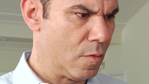 krągła ślicznotka przed kamerką internetową