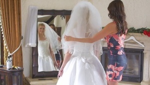 zgrabna laska słodko ujeżdża kutasa