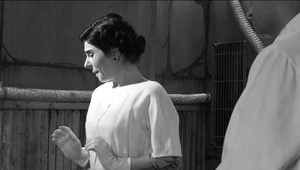 zabawia się swoja cipeczką w łązience