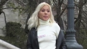 uczeń posuwa cycatąnauczycielkę