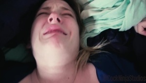 młoda erika w warkoczykach