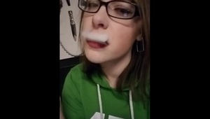 mała cieszy się z prezentów