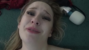 brunetka z idealną rudą dziewczyną w seks pozycjach