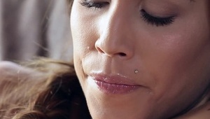 amatorka lubi gdy duży penis wypełnia jej buzie