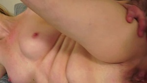 wsadza jej kutasa mega głęboko