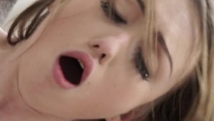 ponętną pani użycza mu swego odbytu