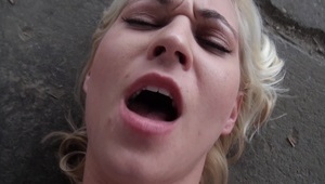 niemieckie porno z fajną wygoloną blondyną