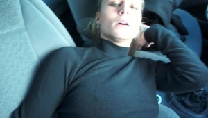 spust w cipkę pięknej małolaty