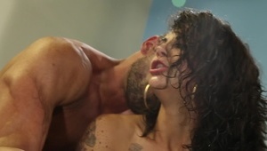 otworzyla bardzo szeroko swą cipkę