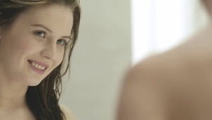 ciasna brunetka w akcji