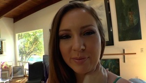 kendra lust kręci i nęci faceta swoim seksownym ciałkiem