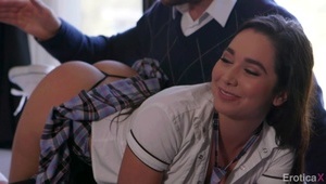 zabawa z opaloną blondynką