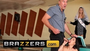 fajna laska masturbuje się przed seksem