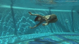 tak lubi kobiece sutki że może je ssać godzinami