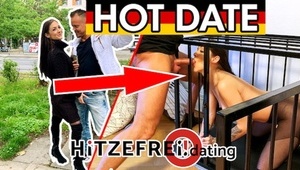 wylizał jęzorkiem jej kakałko