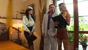 maya hills w analnym gangbangu