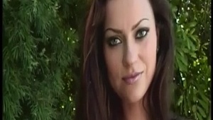 mamusia pieści się po dużych cycuszkach