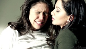 słodka nikki dała mu wylizać swoje sutki