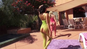 czerwone pazurki rżniętej suczki