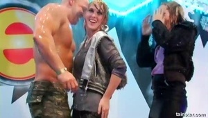 uwodzi dużo młodszego