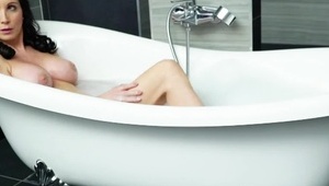 egzotyczna masturbacja na fotelu