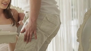 egzotyczna trzydziestolatka robi sobie dobrze