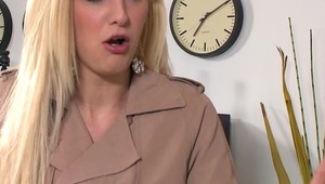 ładna tajka obciąga sporego kutasa