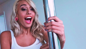 suczka zmysłowo trzepie jego kutaska