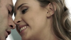 seksik z bladą i szczupłą laseczką