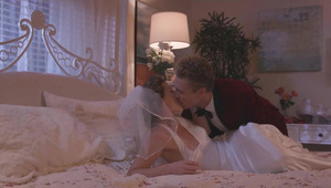 wytatuowana trzydziestka liże ogromną pałę