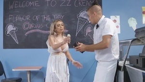 ona chce trzy kutasy dla siebie ciesząc się głębokim gardłem