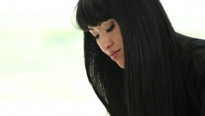 azjatka lubi sztywne czekoladowe pensiy