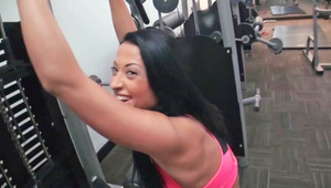 laska pcha się na gumową seks zabawką