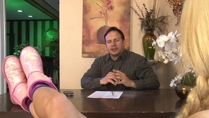 nastka naga przy komputerze