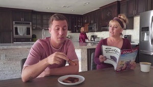 ava dalush ujeżdża go na ławce