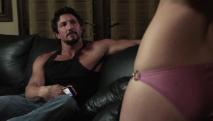 art trójkąt z naturalną brunetką