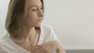 lesbijka liże jej cipsko w taksówce