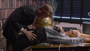 bombowa mamuśka ze sztucznym cycem