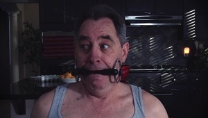 azjatka masuje go swą dupeczką