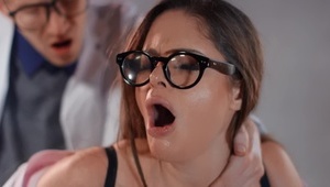 dakota skye w prześwitującej koszulce