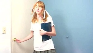 słodka valentina jest posuwana w dziób