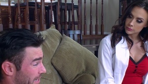 malutka uśmiechnięta blondyneczka