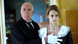 seksowna blondi w różowych leginsach