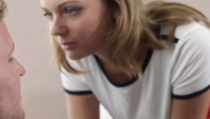 śliczna niunia masturbuje się